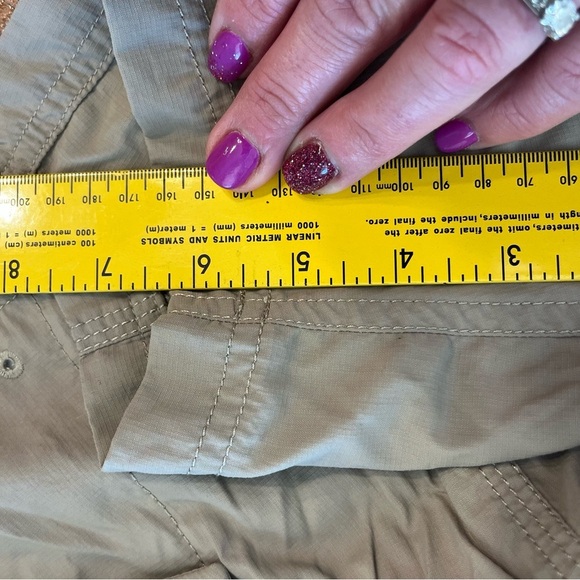 The North Face women’s size 12 long tan nylon shorts - Picture 8 of 9